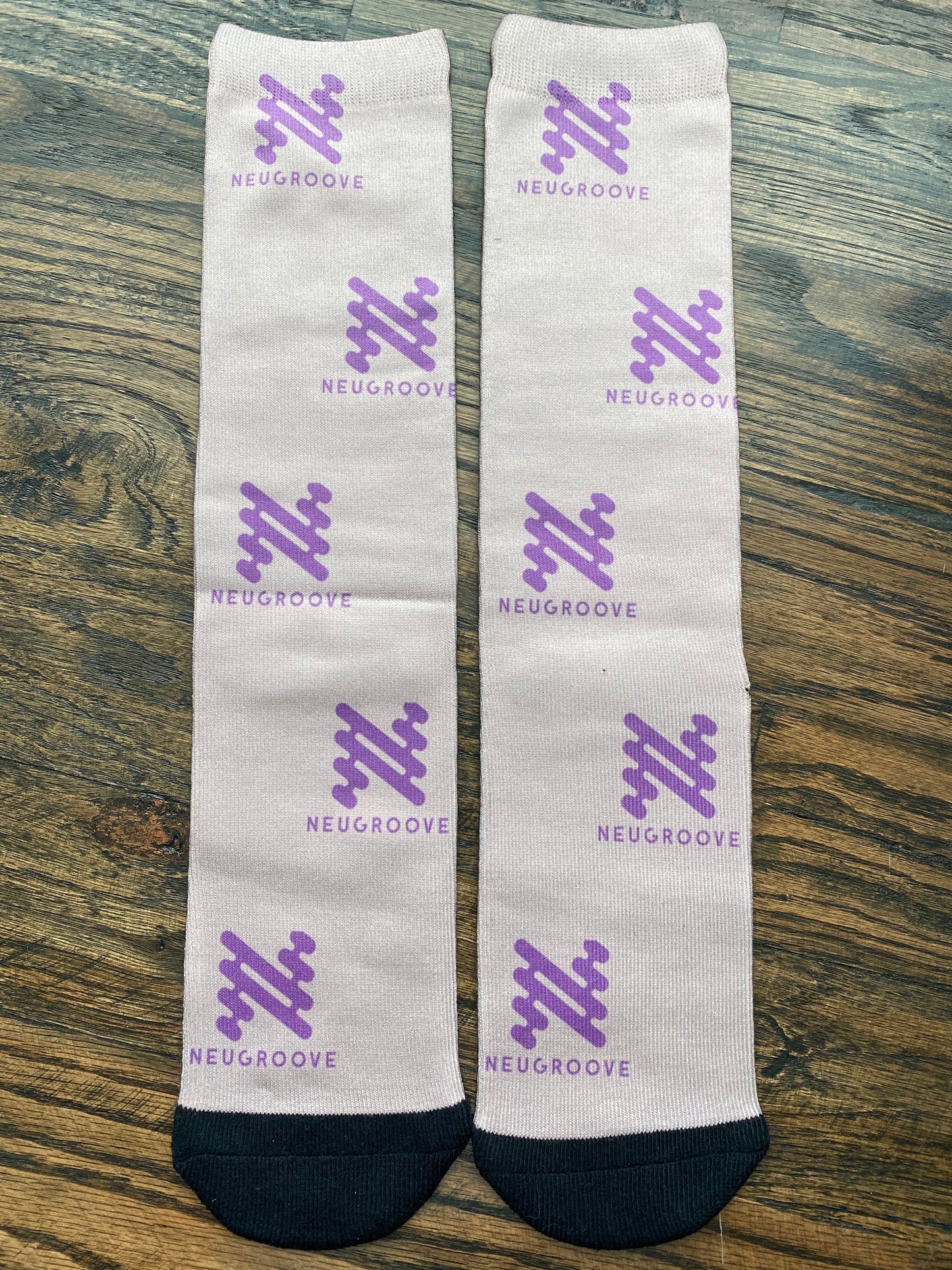 Love Your Neugroove inspirational men's dress socks, grey displayed