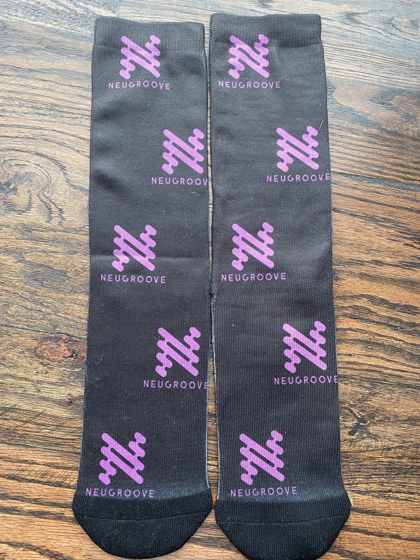 Love Your Neugroove Inspirational Dress Socks (black)